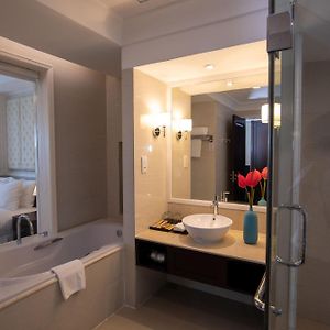 Deluxe Double or Twin Room City View